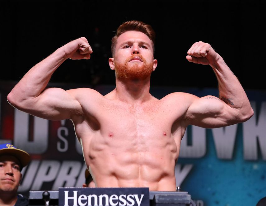 El púgil azteca&nbsp; el pasado 15 de septiembre derroto al al kazajo Gennady GGG Golovkin le arrebató los títulos mundiales del Consejo Mundial de Boxeo (CMB) y el de la Asociación Mundial de Boxeo (AMB) en el peso mediano.