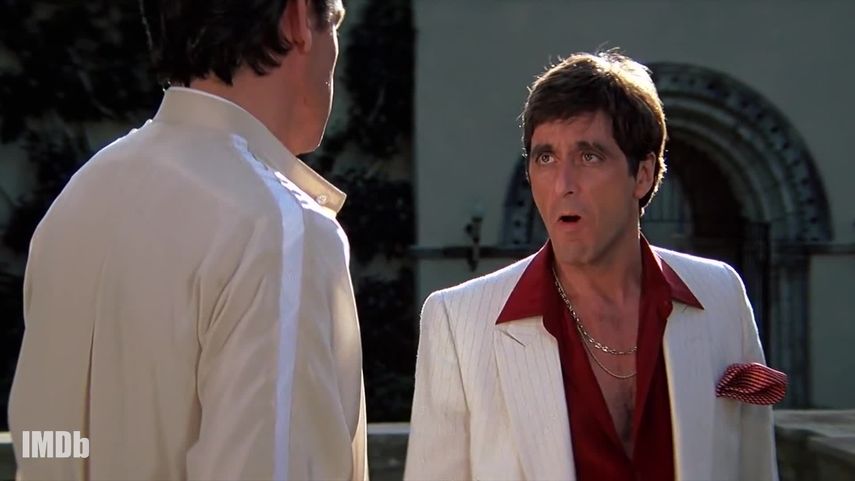La versi&oacute;n de 1983 de Scarface, dirigida por Brian De Palma a partir de un gui&oacute;n de Oliver Stone, sigui&oacute; los pasos del inmigrante cubano Tony Montana, interpretado por Al Pacino, y su ascenso en el mundo criminal de Miami.