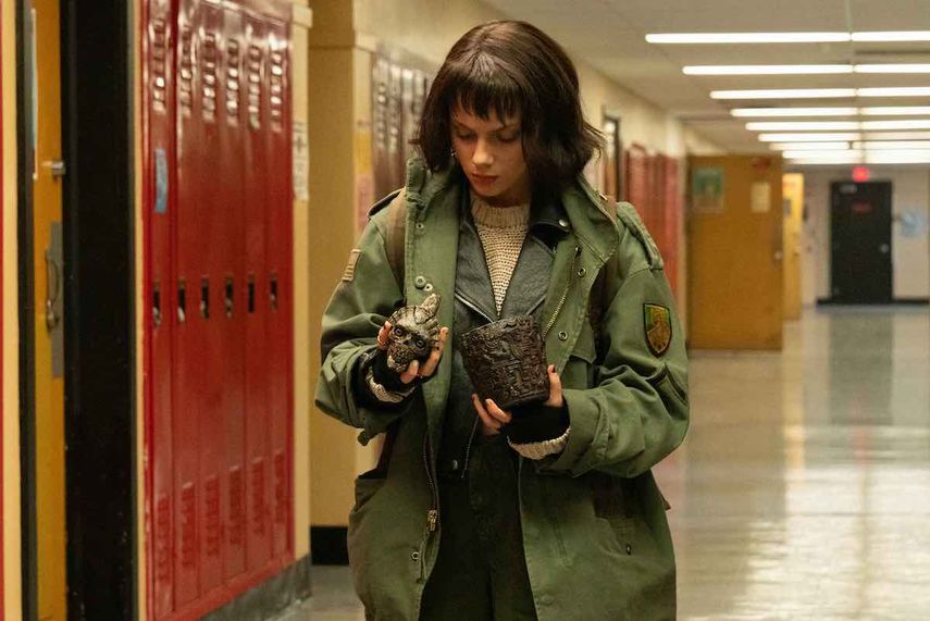 Un misterioso objeto invoca a la muerte en Whistle. 