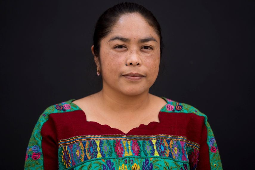 Ingrid Jhanet Simón Perén, una a maestra de primer grado, está preocupada por los precios de los alimentos básicos, la desigualda y la falta de empleo. 