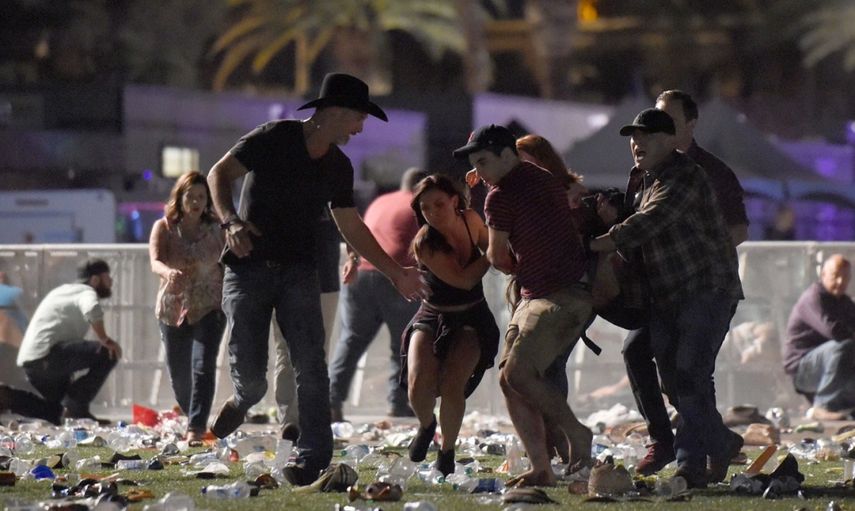 Al menos 58 muertos y unos 500 heridos es el saldo preliminar del tiroteo en Las Vegas, el más grave de la historia de los EEUU.