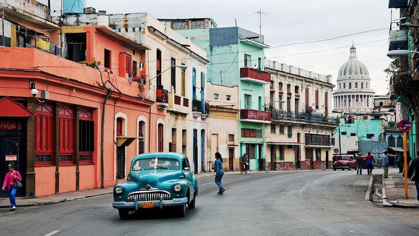 Vista parcial de una calle en La Habana, Cuba.