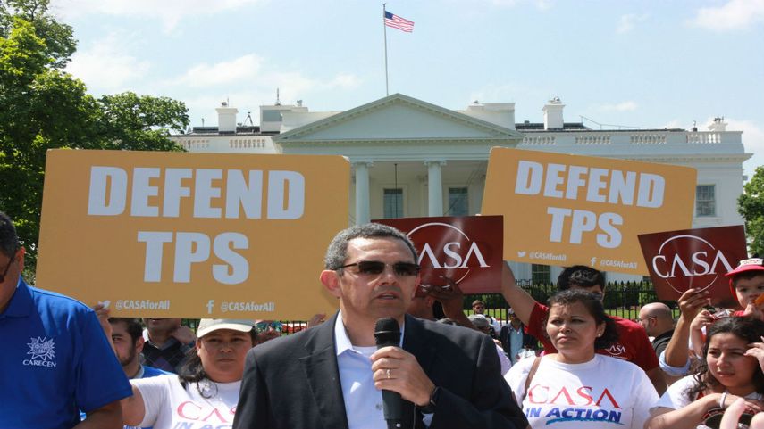 Hondureños protestan frente de la Casa Blanca en reclamo de su regularización migratoria
