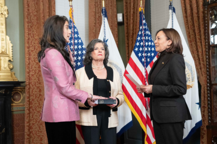 La venezolana Nathalie Rayes siendo juramentada como embajadora de Estados Unidos en Croacia.