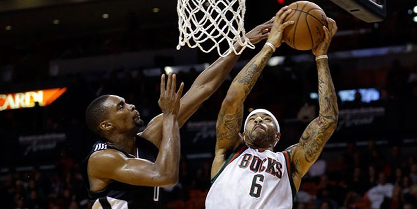 Aun queda un juego entre el Heat y los Bucks en esta temporada (AP)