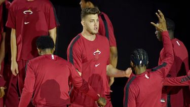 Foto del 29 de diciembre del 2020 el alero del Heat de Miami Meyers Leonard antes del juego ante los Bucks de Milwaukee.&nbsp;