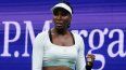 La estadounidense Venus Williams reacciona durante su partido de primera ronda de dobles con Serena Williams, en contra de Lucie Hradecka y Linda Noskova, de la República Checa, en el Abierto de Estados Unidos, el 1 de septiembre de 2022, en Nueva York.&nbsp;