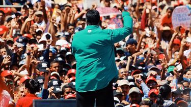 ¿Quién tiene el carnet de la patria?, pregunta en un acto&nbsp; Nicolás Maduro con voz atronadora desde una tribuna en el estado de Bolívar