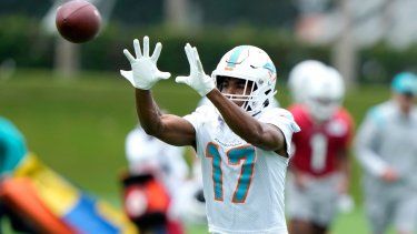 Dolphins sostienen marcha firme con Mostert de protagonista