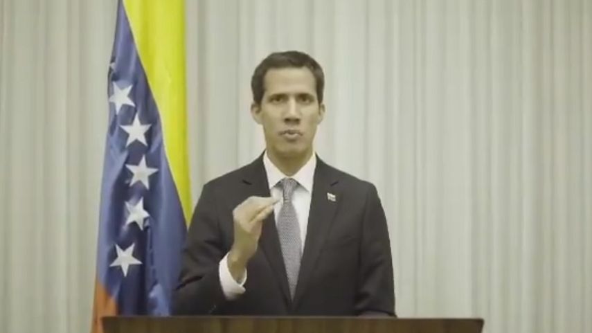 Juan Guaidó, presidente encargado de Venezuela, envía un mensaje en video a los venezolanos a través de su cuenta de Twitter.