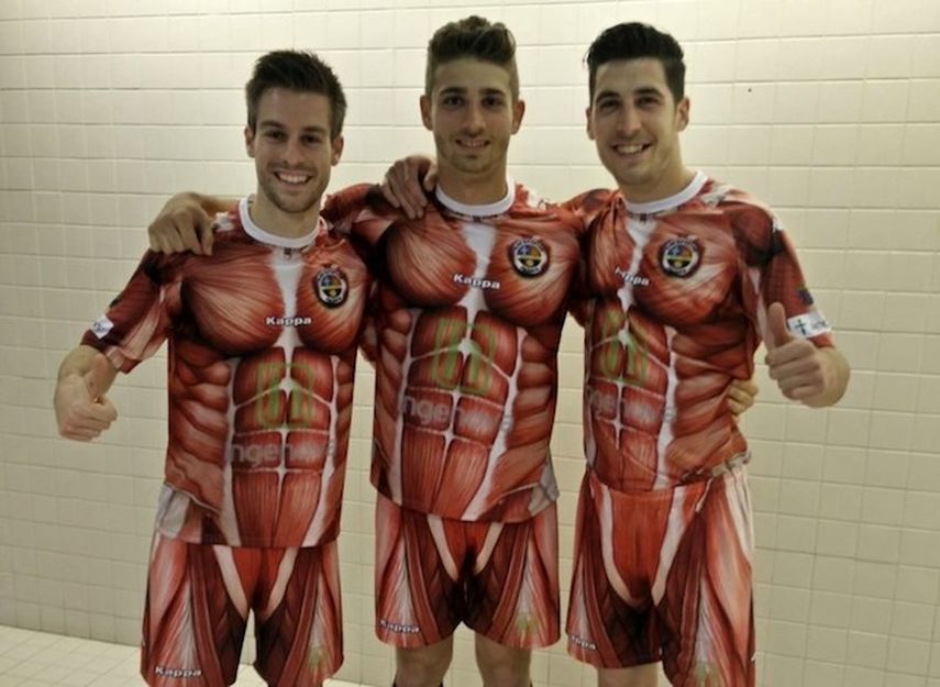 El CD Palencia presentó su nuevo uniforme a los medios que utilizará en el Play Off. (CD PALENCIA)