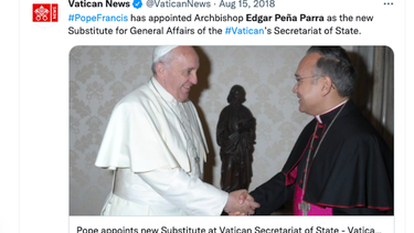 El papa Francisco junto a Monseñor Edgar Peña Parra.&nbsp;