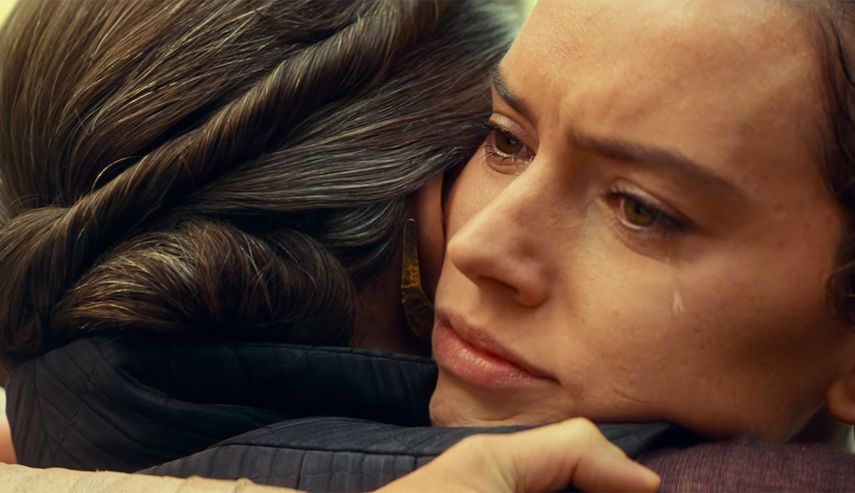 Los fans de Star Wars ya pueden ver en pantalla grande la emotiva escena a la que la actriz hace referencia.