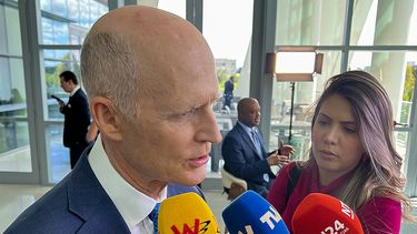 El senador estadounidense Rick Scott.