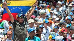 Cientos de venezolanos han asistido a los llamados de la coalición opositora Mesa de la Unidad Democrática (MUD).