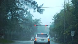 Fuertes lluvias en la península de la Florida.
