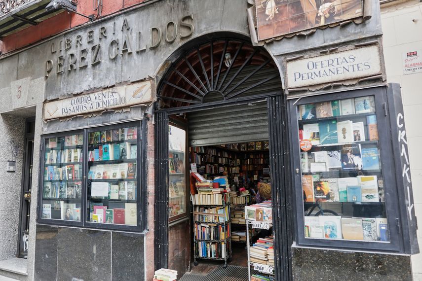 Librería Pérez Galdós abierta durante el primer día desde que se decretó el estado de alarma en el que se permite la apertura con limitaciones de librerías, entre otros establecimientos.