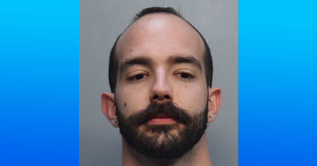 Arrestan a maestro de Doral acusado de tener relaciones sexuales con una estudiante