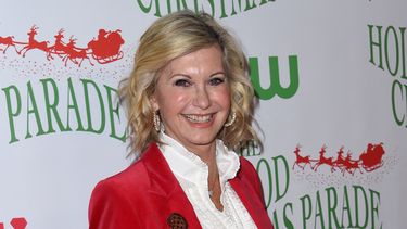 Olivia Newton John asiste al 85º desfile anual de Navidad de Hollywood en Hollywood Boulevard en Hollywood, el 27 de noviembre de 2016.