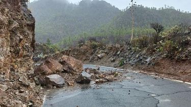 Desprendimiento en&nbsp; una&nbsp; carretera de Gran Canaria. Las islas Canarias afectadas por el paso de Hermine.&nbsp; &nbsp;