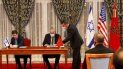 Marruecos e Israel firman acuerdos para establecer vuelos directos, cooperación financiera, exenciones de visa para diplomáticos y cooperación en tecnología para el manejo del agua en la casa de huéspedes junto al palacio real, en Rabat, Marruecos. Marruecos e Israel firman acuerdos para establecer vuelos directos, cooperación financiera, exenciones de visa para diplomáticos y cooperación en tecnología para el manejo del agua en la casa de huéspedes junto al palacio real, en Rabat, Marruecos.