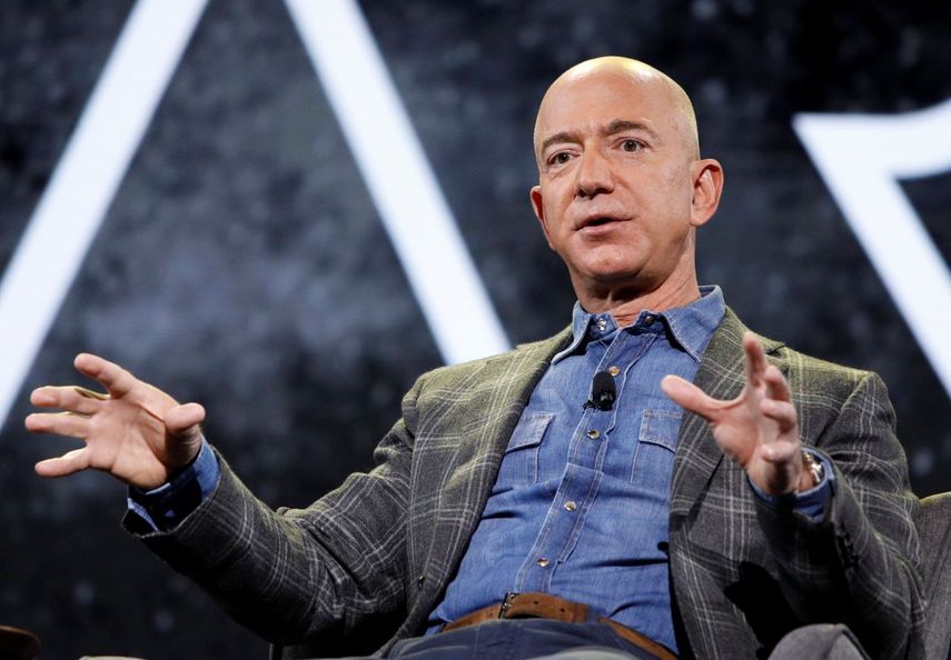 El director general de Amazon Jeff Bezos habla en la convención re:MARS organizada por su empresa, en Las Vegas.
