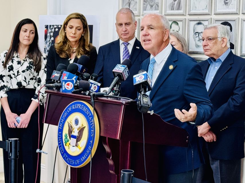 El congresista cubanoamericano Carlos A. Giménez durante su intervención dejó claro que el evento no fue solo un acto homenaje, sino también un llamado a poner fin a la impunidad.