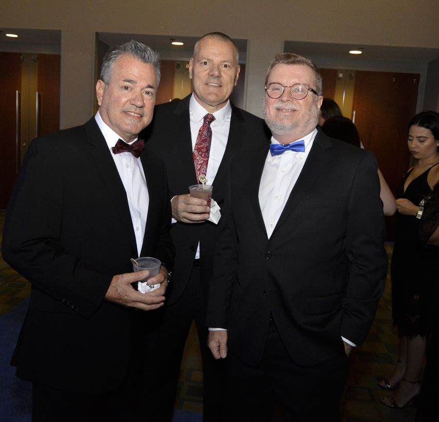 Carlos Vázquez, Bill Pohovey y Michael Mcjone.