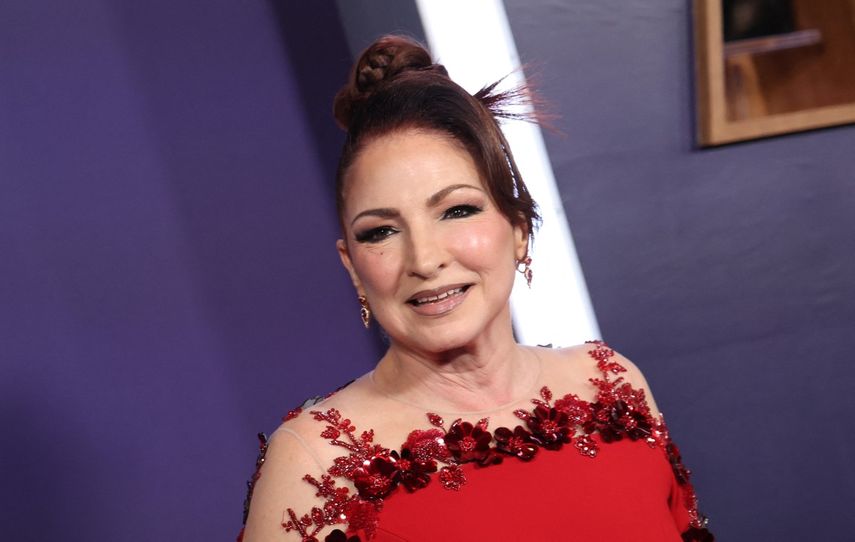 La cantautora cubano-estadounidense Gloria Estefan llega a la 51.ª edición de los American Music Awards en el Fontainebleau de Las Vegas, Nevada, el 26 de mayo de 2025.&nbsp;