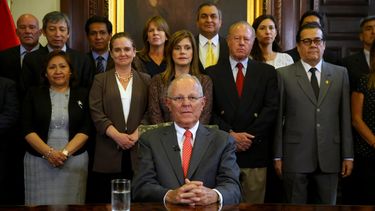 Kuczynski, que presentó su renuncia la tarde del miércoles tras acusaciones de corrupción que el gobernante niega, sigue siendo el mandatario hasta que el Congreso lo decida