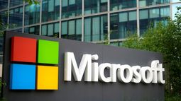 El logotipo de Microsoft afuera de su sede en Issy-les-Moulineaux, en las afueras de París. El logotipo de Microsoft afuera de su sede en Issy-les-Moulineaux, en las afueras de París.