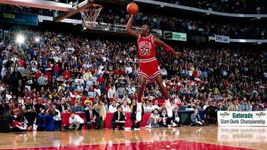 Jordan está en el Salón de la Fama, es un ejecutivo del baloncesto, un empresario exitoso en diversos negocios y acaba de ser colocado como número uno en la lista de los 100 mejores de toda la historia. (ARCHIVO)