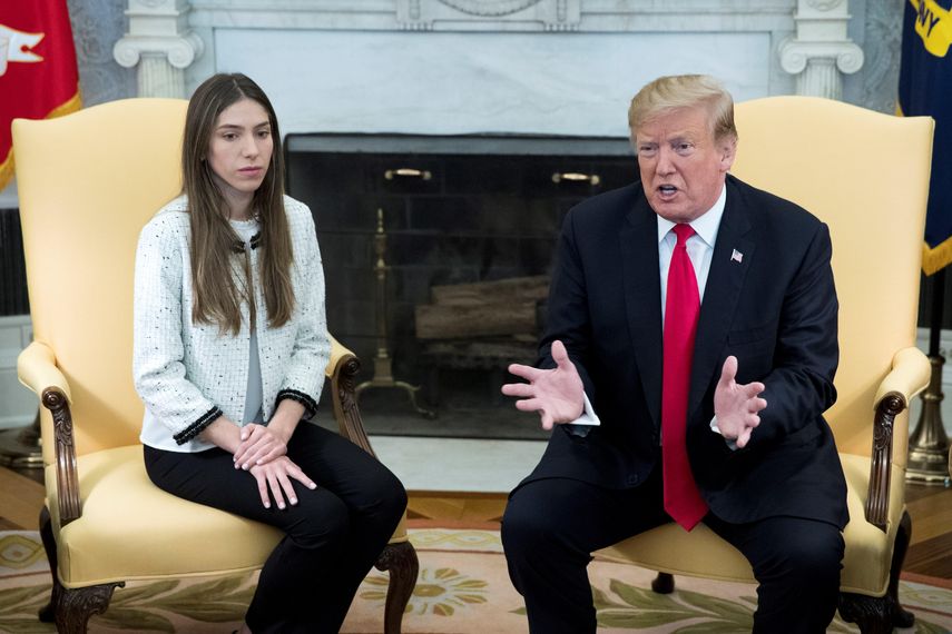 El presidente de EEUU, Donald Trump, se reúne este miércoles con&nbsp;Fabiana&nbsp;Rosales, esposa del presidente encargado, Juan Guaidó, en el Despacho Oval de la Casa Blanca.&nbsp;