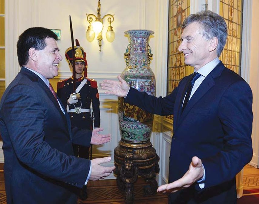 El presidente Horacio Cartes de Paraguay fue recibido por Mauricio Macri , de Argentina el 10 de mayo, en Buenos Aires. (FOTO Presidencia Argentina)