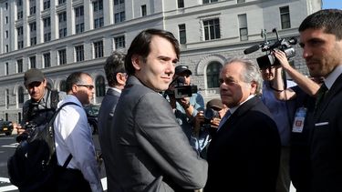 Martin&nbsp;Shkreli, exdirector ejecutivo de Turing Pharmaceuticals, abandona juzgado federal en Brooklyn.