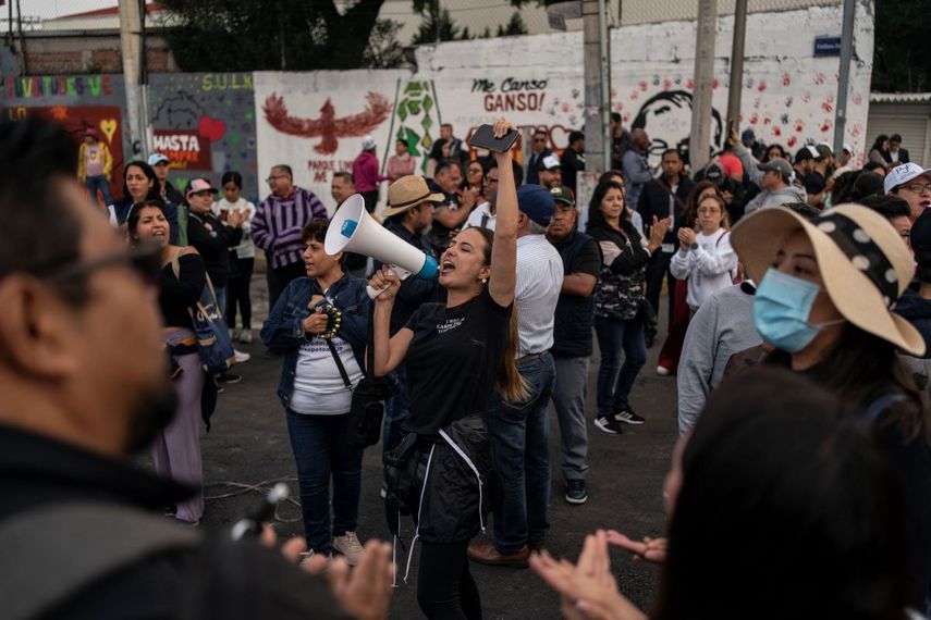 Manifestantes bloquean las entradas al Congreso contra la propuesta de reforma constitucional que haría que los jueces se presentaran a elecciones en la Ciudad de México, el martes 3 de septiembre de 2024. 