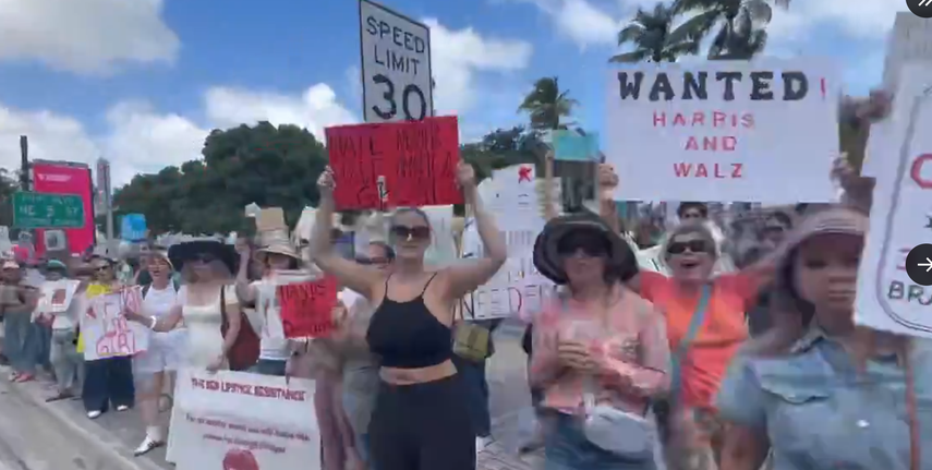 Educadores de Miami se manifiestan en favor de la educación y contra los recortes. Educadores de Miami se manifiestan en favor de la educación y contra los recortes.