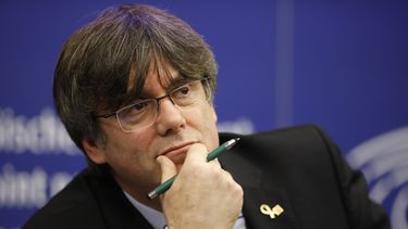 El l&iacute;der catal&aacute;n Carles Puigdemont reacciona durante una conferencia de prensa en el Parlamento Europeo, el lunes 13 de enero de 2020, en Estrasburgo, Francia.&nbsp;