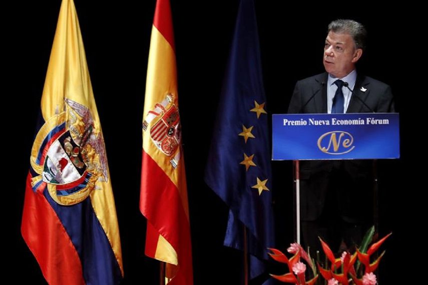 Juan Manuel Santos, presidente de Colombia recibe Premio nueva economía Forum.&nbsp;