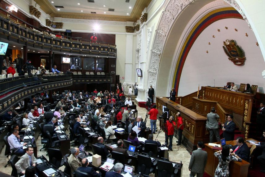 Con el voto salvado del chavismo, los opositores aprobaron rechazar el decreto este martes, día en que la Cámara reanudó las sesiones en plenaria tras un receso de un mes