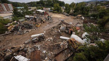 Se observan escombros tras el paso del huracán Helene, el lunes 30 de septiembre de 2024, en Asheville, Carolina del Norte.