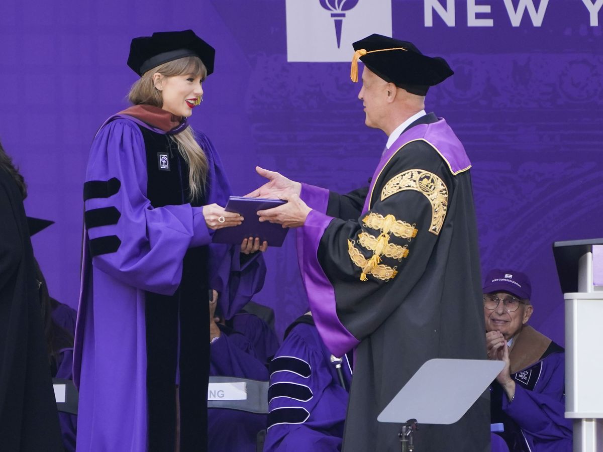 Taylor Swift recibió un doctorado Honoris Causa por la Universidad de Nueva York: 'Nunca se avergüencen de intentarlo'