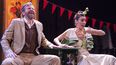 Escena de la obra de teatro Homenaje a los hermanos Álvarez Quintero, de los hermanos Álvarez Quintero y Alfonso Sánchez, dirigida en Miami por Alfonso Sánchez.
