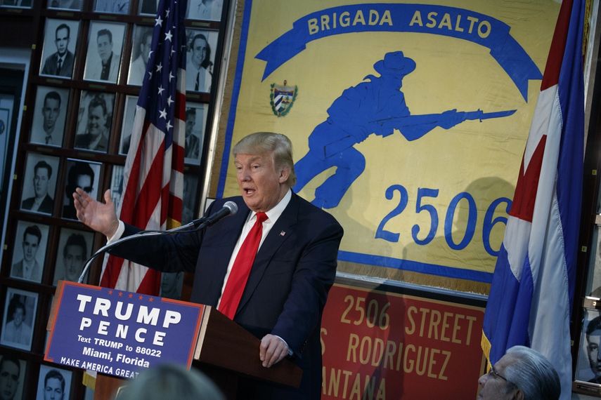 En los últimos días de su campaña presidencial, el presidente electo Donald Trump visitó la sede de la Brigada 2506.