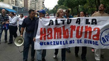 NOTICIA DE VENEZUELA  - Página 64 Los-educadores-se-manifestaron-la-baja-los-salarios-y-salvar-la-democracia-venezuela