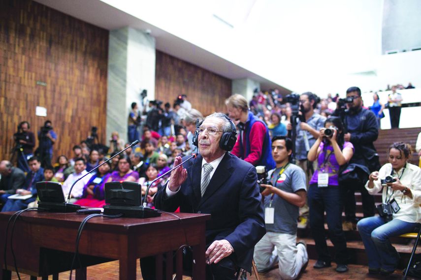 El exgeneral&nbsp; guatemalteco José Efraín Ríos Montt&nbsp; habla en la Corte Suprema de Ciudad de Guatemala.