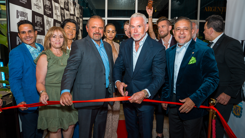 Ceremonia de corte de cinta en la inauguración de Baires Grill en Orlando.&nbsp;