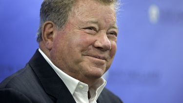 En esta foto del 6 de mayo de 2018, el actor William Shatner, quien interpreta al Capitán Kirk en “Star Trek”. El artista viaja al espacio la próxima semana.