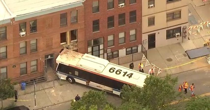 El chofer hacía un giro a la derecha cuando perdió el control del vehículo, pero las causas aún se desconocen.