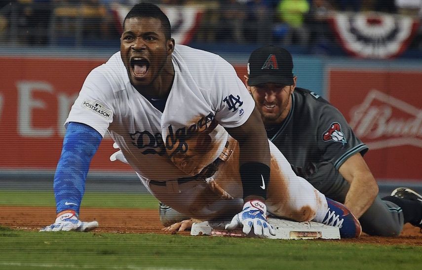 Puig comenzó bien la postemporada al conectar un doble y un triple ante la novena desértica.